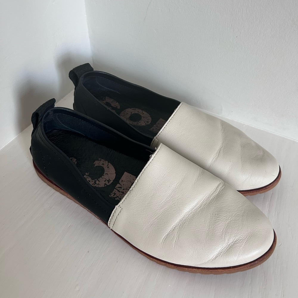 Sorel Ella Two Toned Leather Flats
